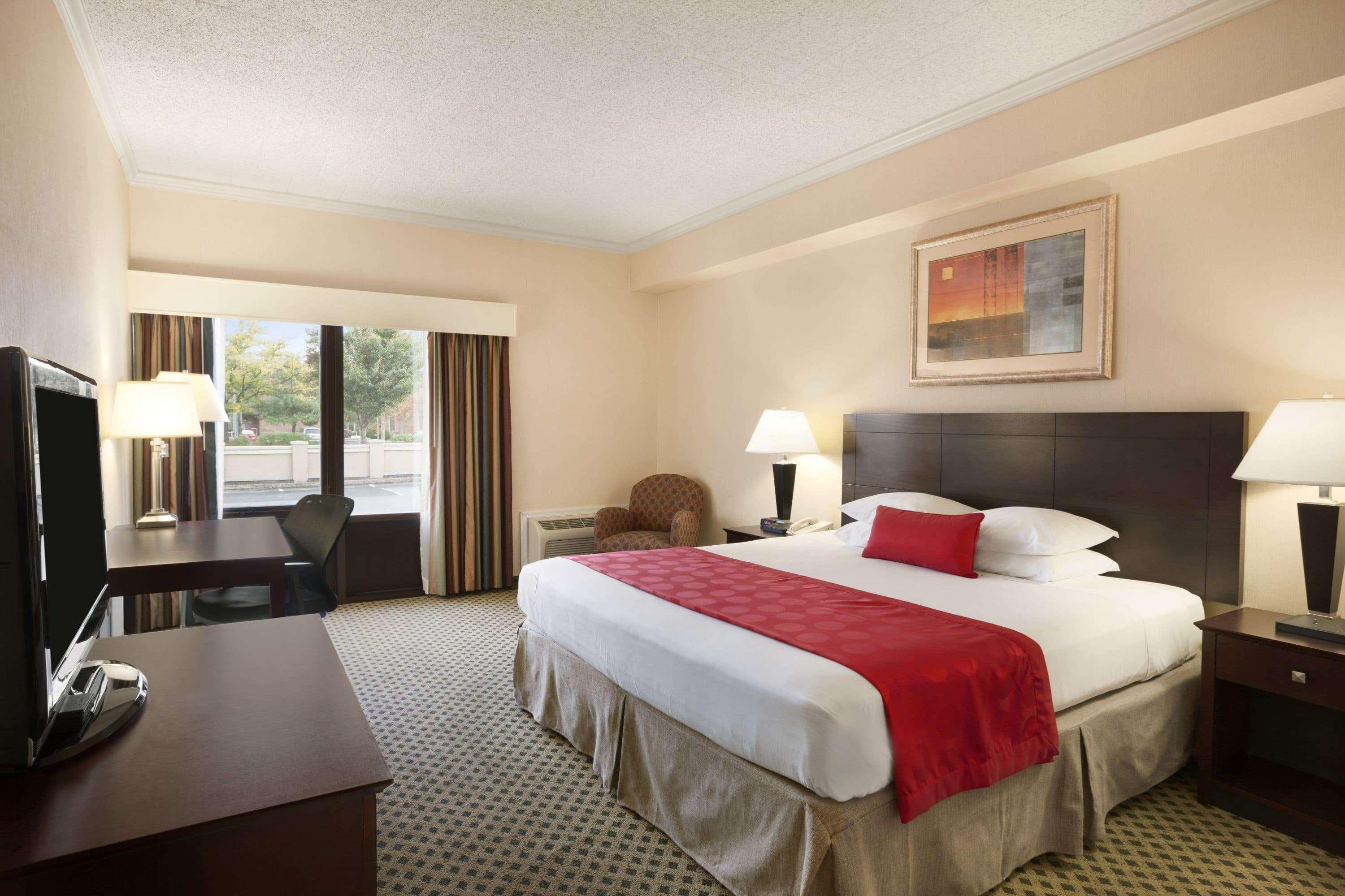 Ramada By Wyndham Newark/Wilmington Exterior foto