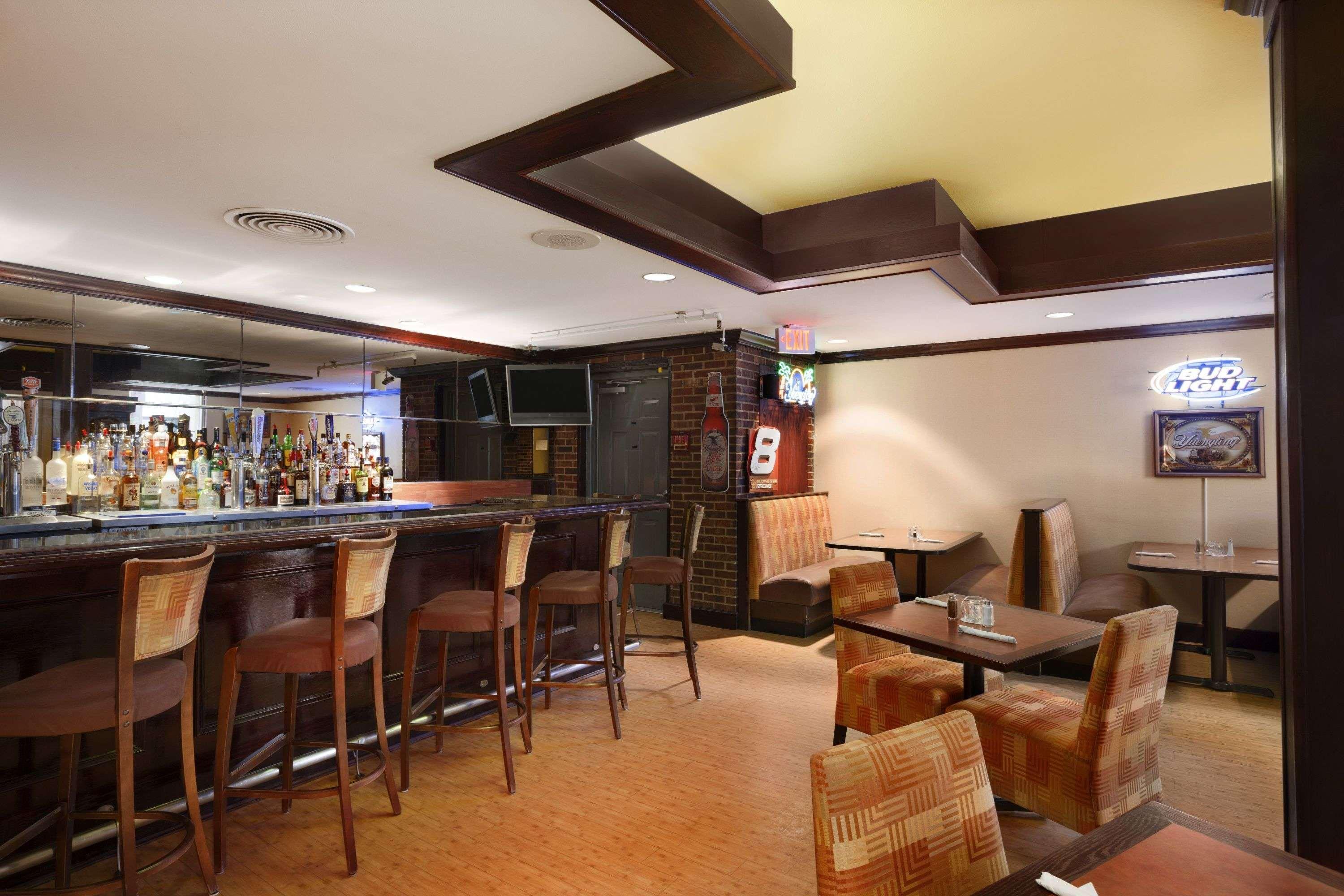 Ramada By Wyndham Newark/Wilmington Exterior foto