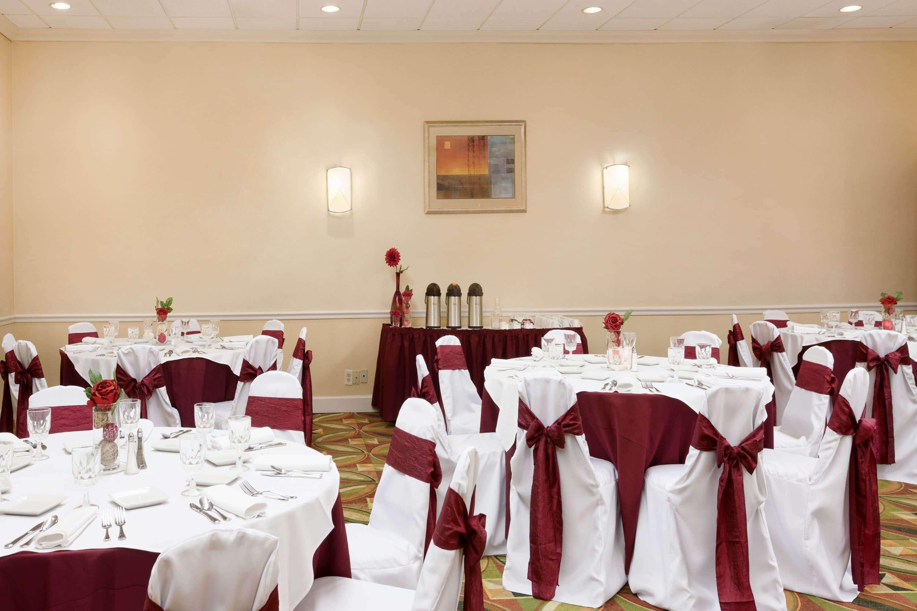 Ramada By Wyndham Newark/Wilmington Exterior foto